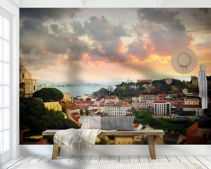 Sfeerimpressie behang: Zicht op Lissabon bij zonsondergang | gefotografeerd van bovenaf |  Portugal, Europa van Willie Kers