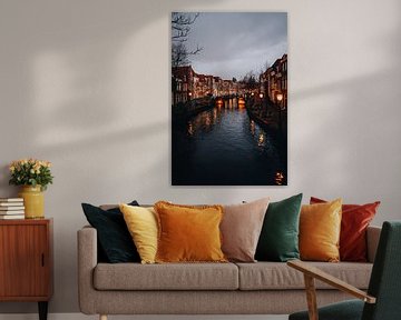 Grachtengordel in de schemering op een Nederlands kanaal in Leiden | Fine Art fotoprints