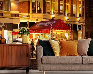 Venezia IJskiosk on the Jansbrug over the Oudegracht in Utrecht by Donker Utrecht