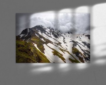 Bergen in de sneeuw en wolken | Alpen van Kevin Baarda