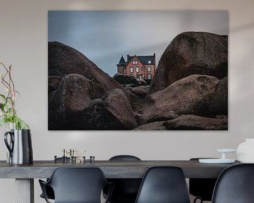 Maison cachée dans les rochers sur Delano Balten