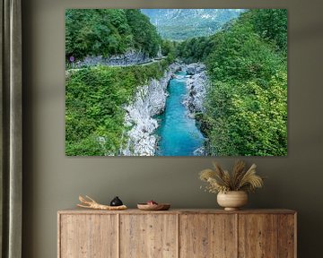 L'eau bleue claire de la rivière Soča sur Melvin Fotografie