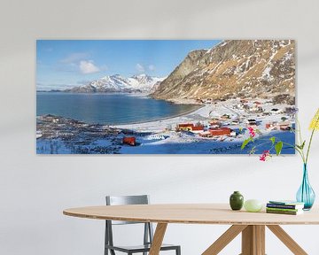 Zicht op Grotjord, Tromso Noorwegen, Noordpoolgebied, met fjord, sneeuw en bergen van Leoniek van der Vliet