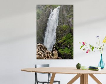 Der Wasserfall Voringfossen in Norwegen von unten gesehen nach einer 2-stündigen Wanderung