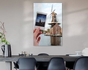Polaroid foto van de molen 'De Adriaan' in Haarlem van Daphne Dorrestijn