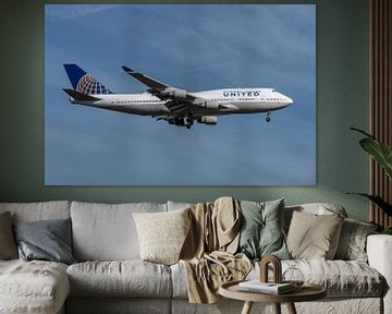 Een Boeing 747-400 van United Airlines staat op het punt te landen op de luchthaven van Frankfurt.