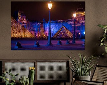 Louvre museum at night, Parijs. van Bart van der Heijden