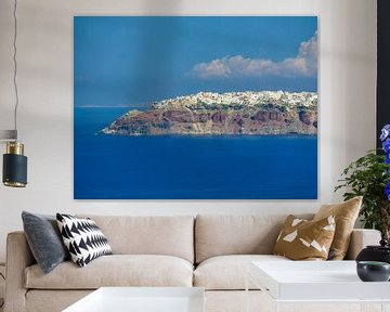 Uitzicht op Oia aan de rand van Santorini van Leo Schindzielorz