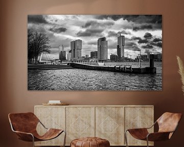 Watertaxi terminal Parkkade Rotterdam (zwart wit) van Rick Van der Poorten