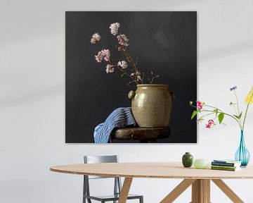 Altniederländisches Stillleben mit rosa Winterblume von Affect Fotografie