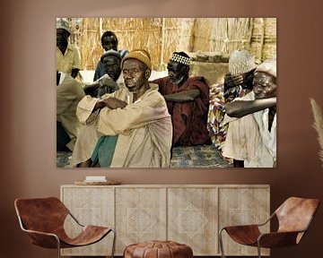 Portret van mannen in dorpsoverleg  in Gambia. van Ineke de Rijk
