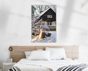 Vakantiehuis in de Ardennen in een winters landschap. van Charley Aimée