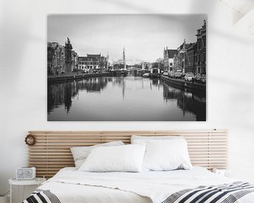 Het Spaarne Haarlem in zwart wit | Stedelijke fotografie | Nederland, Europa van Sanne Dost