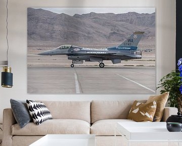 US Air Force F-16 met tekst "Vegas STRONG".