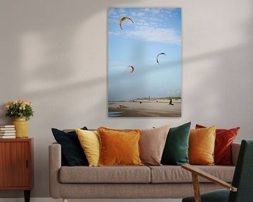 Op het strand. Kitesurfers van Irina Landman