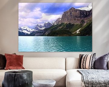 Bergmeer in Canada omgeven door de Rocky Mountains van Thomas Zacharias