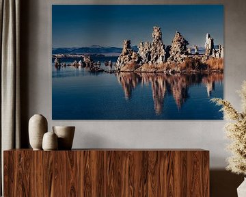 Kalksteen Tufsteen Formatie bij Mono Lake in de Sierra Nevada Californië USA Reflectie van Dieter Walther