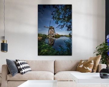 Molen met spiegelbeeld in kader