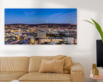 Skyline Stuttgart le soir sur Werner Dieterich