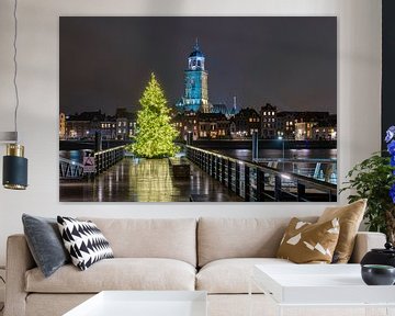 Façade de la ville de Deventer avec un arbre de Noël