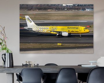 Eurowings Airbus A320 met Hertz autoverhuur livery. van Jaap van den Berg