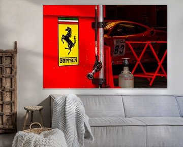 Ferrari garage in de pitstraat