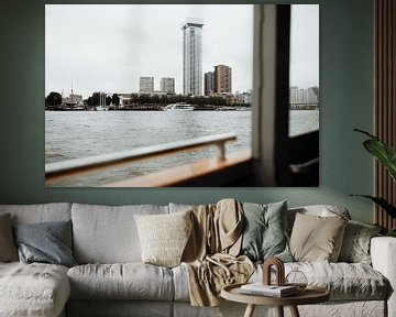 De skyline van Rotterdam gefotografeerd vanaf de watertaxi van Linn Fotografie
