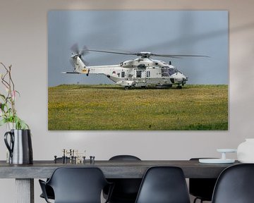 Un hélicoptère NH-90 est prêt à décoller des pistes de la station aéronavale De Kooy, à Den Helder. sur Jaap van den Berg