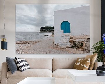 Witte huisjes op het strand van Cala del Portitxol. Jávea, Spanje