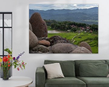 Een veelvoorkomend uitzicht in het Toraja gebergte van Anges van der Logt