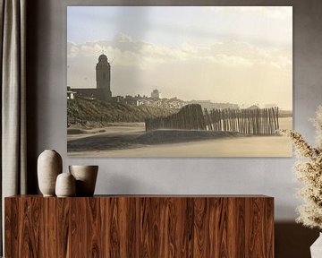 Strand met Oude kerk (Andreaskerk) en vuurtoren te Katwijk aan zee van O uwehand