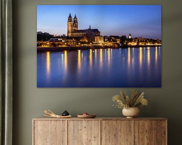 Magdeburg skyline op blauw uur