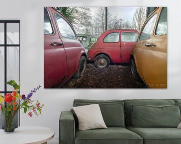 Un hangar abandonné plein de Fiats colorées sur Anthony Clauws