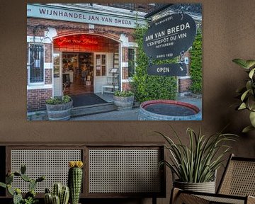 Wine shop in Rotterdam with red lighting