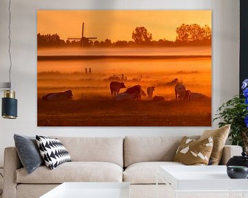 Hollands Landschap met Koeien, Mist en Molen met Zonsopkomst van Roeselien Raimond