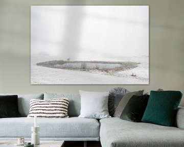 Winterlandschap tijdens een vroege mistige ochtend met bevroren riet van Sjoerd van der Wal Fotografie