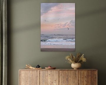 Kite surf et coucher de soleil aux couleurs pastel sur Yvette Baur