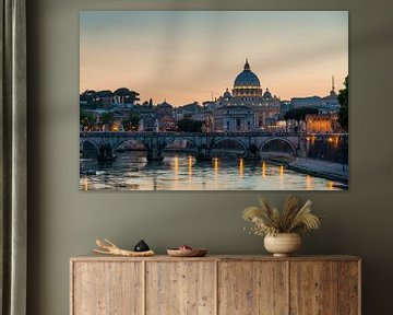 Zonsondergang in Rome bij de rivier Tiber, Italie. van Ruurd Dankloff