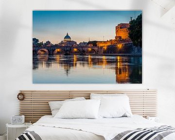 Zonsondergang in Rome bij de rivier Tiber, Italie. van Ruurd Dankloff