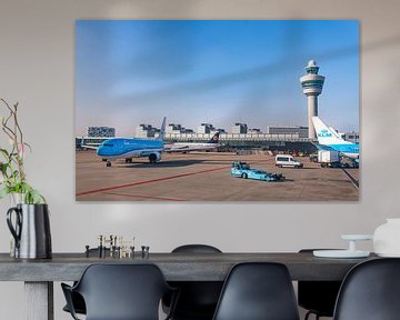 KLM vliegtuigen op vliegveld Schiphol van Sjoerd van der Wal