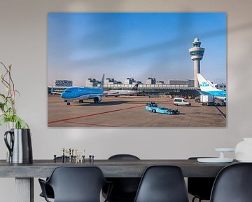 KLM vliegtuigen op vliegveld Schiphol van Sjoerd van der Wal