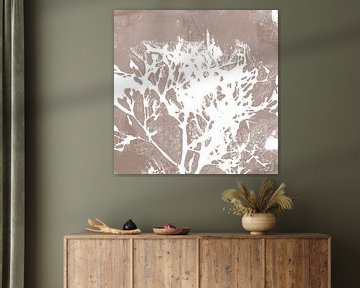 Moderne abstracte botanische kunst. Boom in wit op beige van Dina Dankers