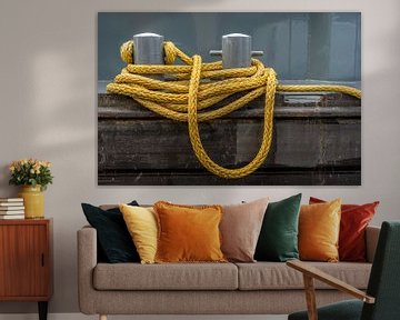 Twee bolders en een geel touw van Ruud Morijn