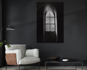 Church window - Black and White print - Beautiful light van Linn Fotografie