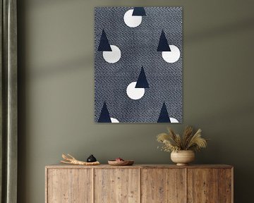 Abstract geometrisch patroon met driehoeken en cirkels in donkerblauw en wit. van Dina Dankers