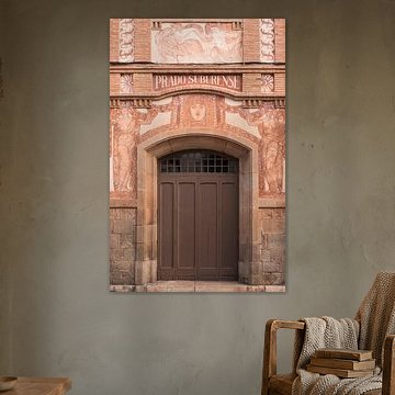 Retro-Fassade mit Wandmalerei I Sitges, Barcelona, Spanien I Spanische Architektur an der Mittelmeer