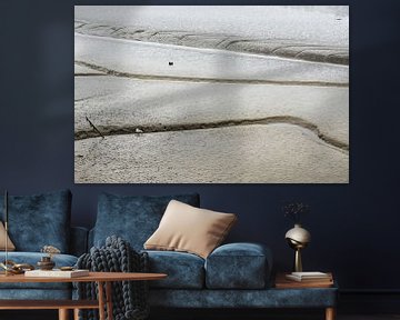 Mud grooves at the beach and shallow waters of the Atlantic Ocea van Werner Lerooy