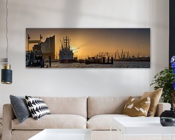 Panorama van een zonsopgang in de haven van Hamburg van Jonas Weinitschke