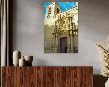 Artistieke ingang van de Basiliek van Santa Maria de Alicante tussen de klokkentoren en een andere t van LuCreator