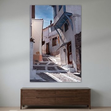 Charmante rue grecque dans la vieille ville de Vathy (ville de Samos)